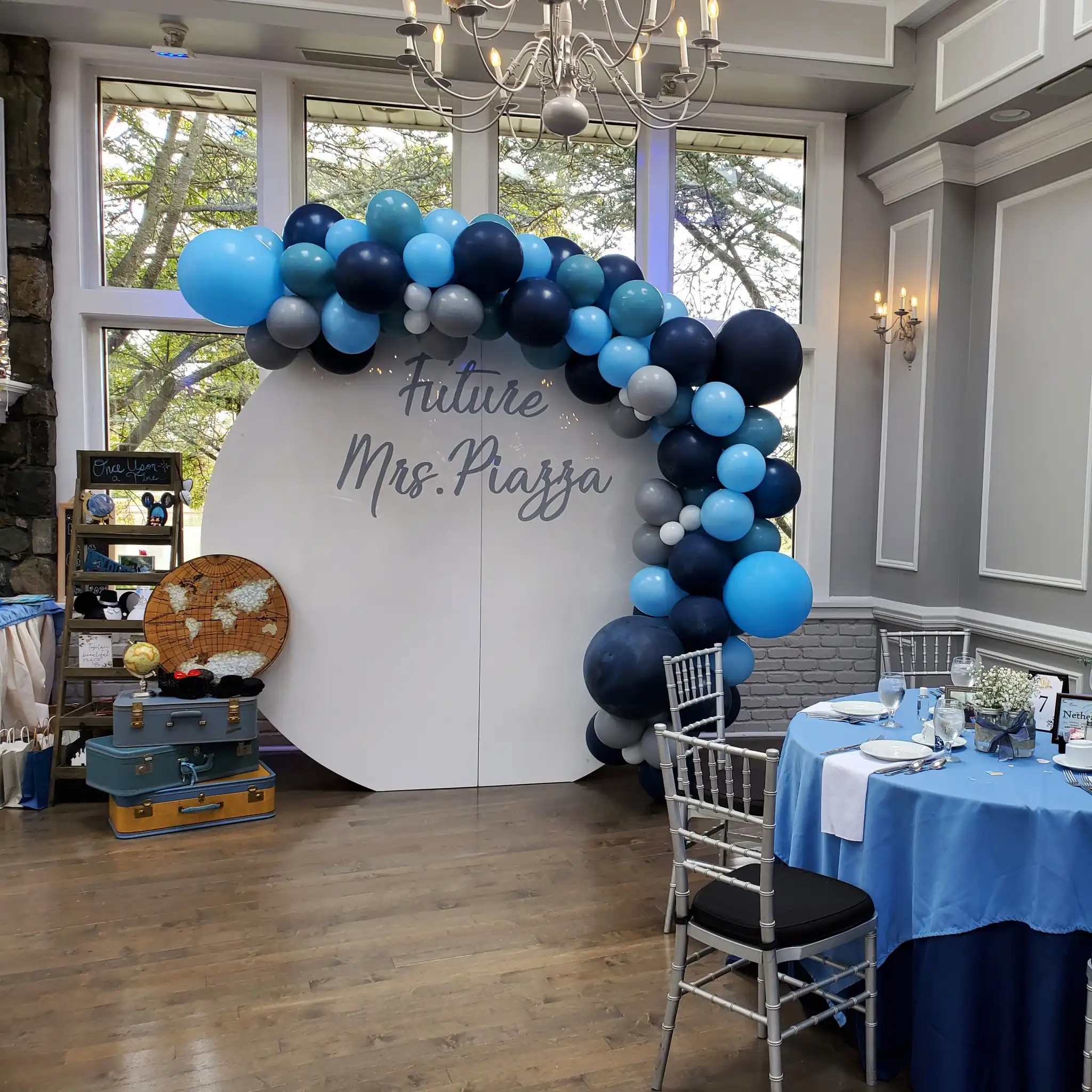 Balloon arch shower décor